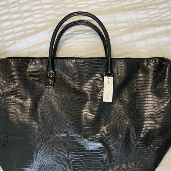 NWT Lulu Dharma Weekender - Picture 1 of 5